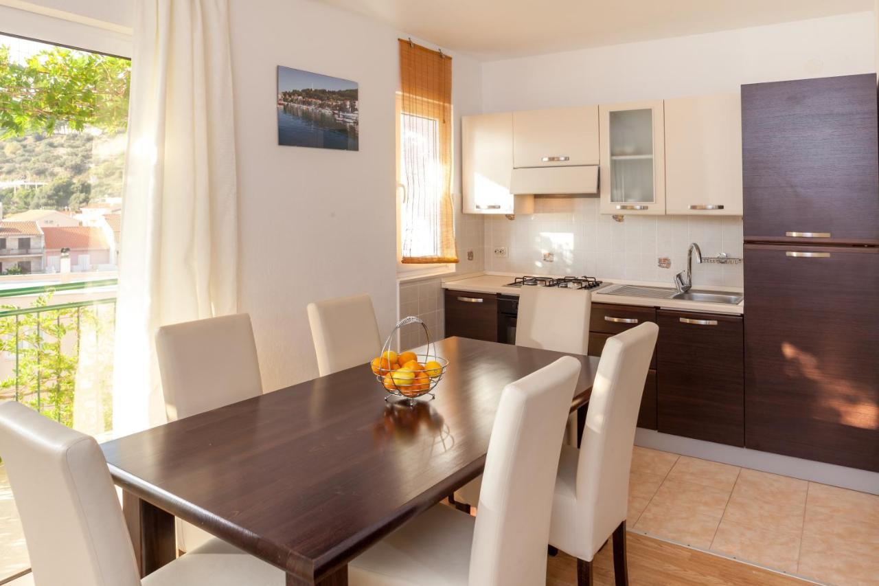Apartments Leut 80M From The Sea Подгора Номер фото