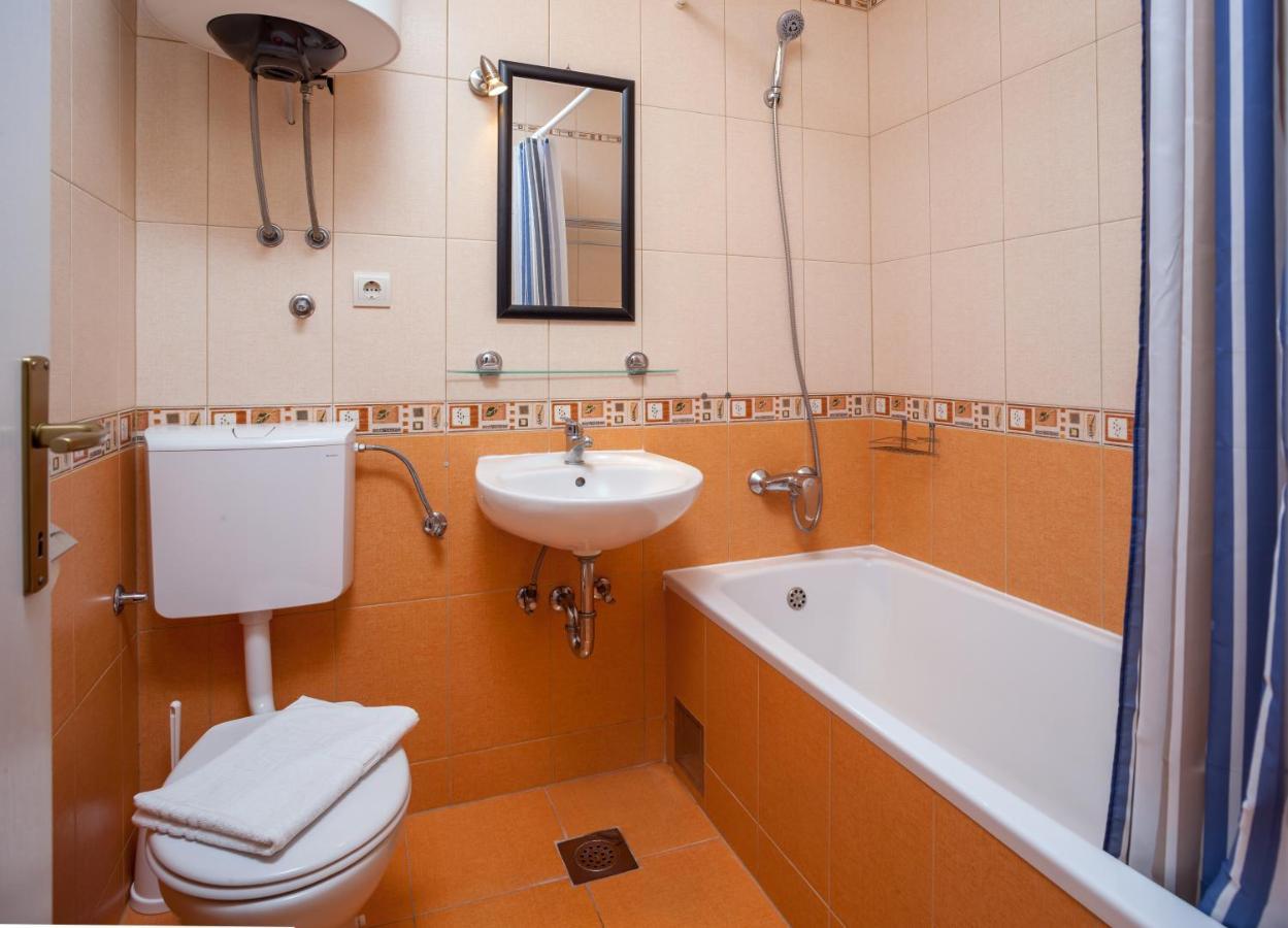 Apartments Leut 80M From The Sea Подгора Номер фото