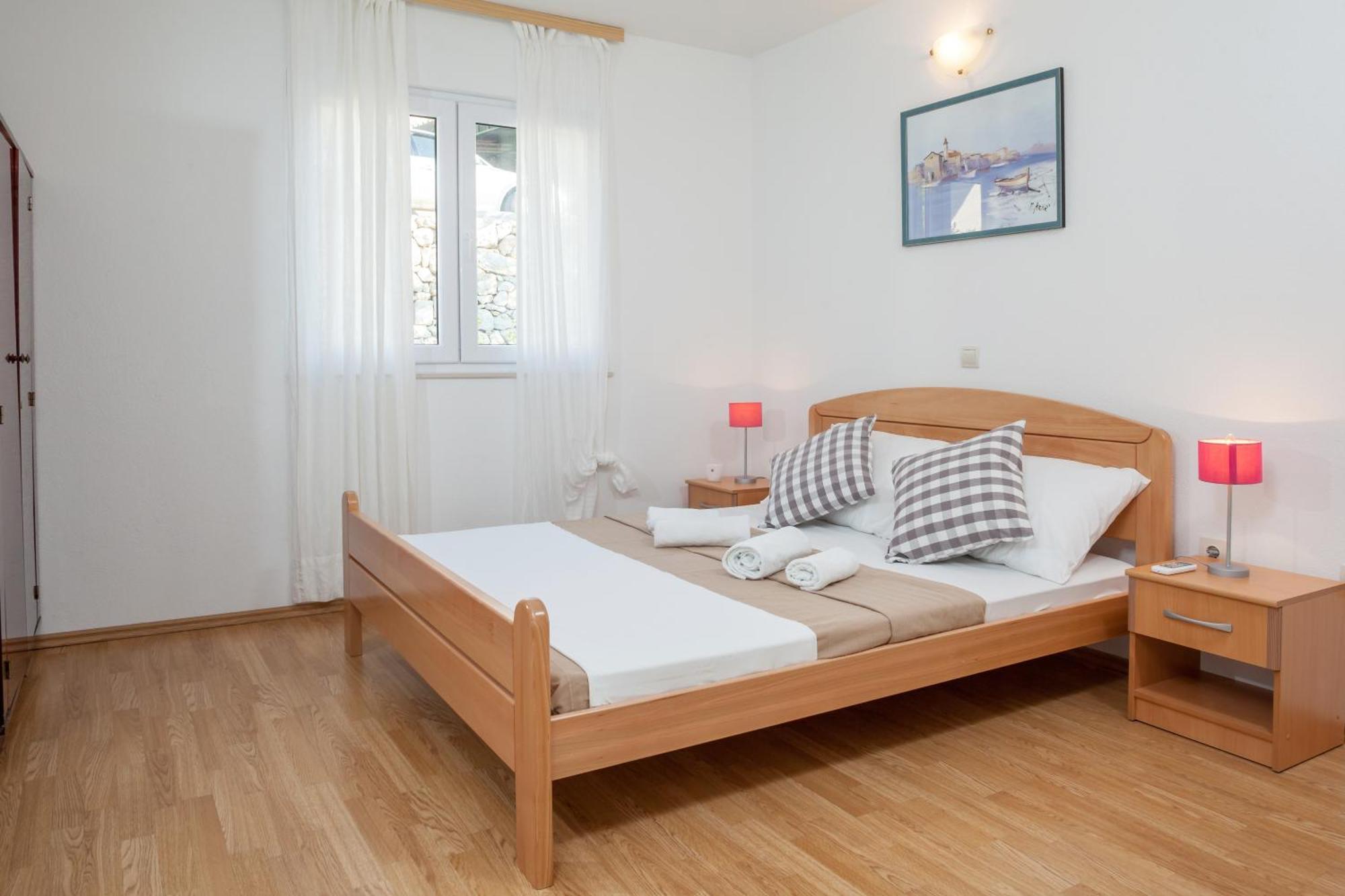 Apartments Leut 80M From The Sea Подгора Номер фото
