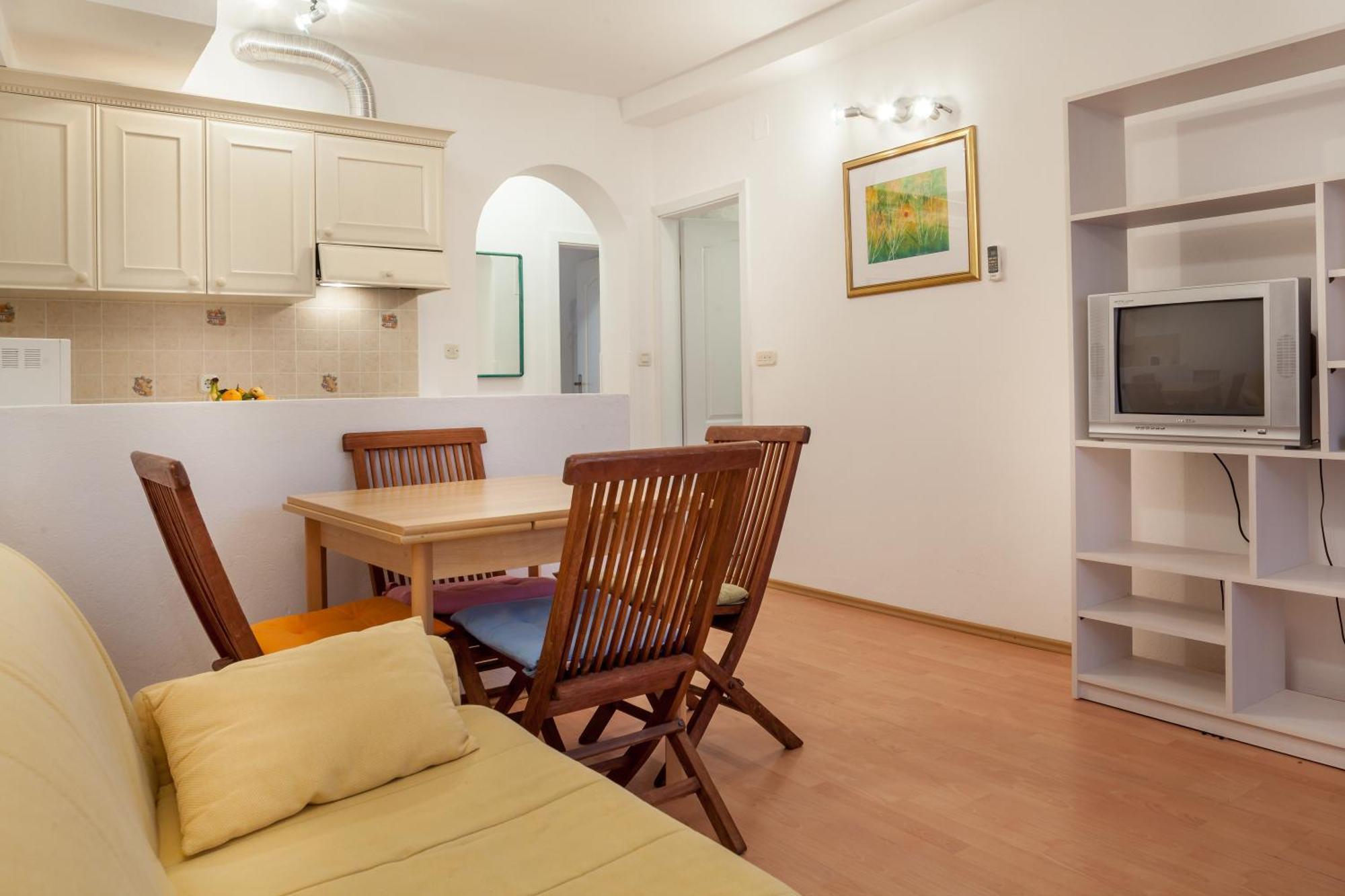 Apartments Leut 80M From The Sea Подгора Номер фото
