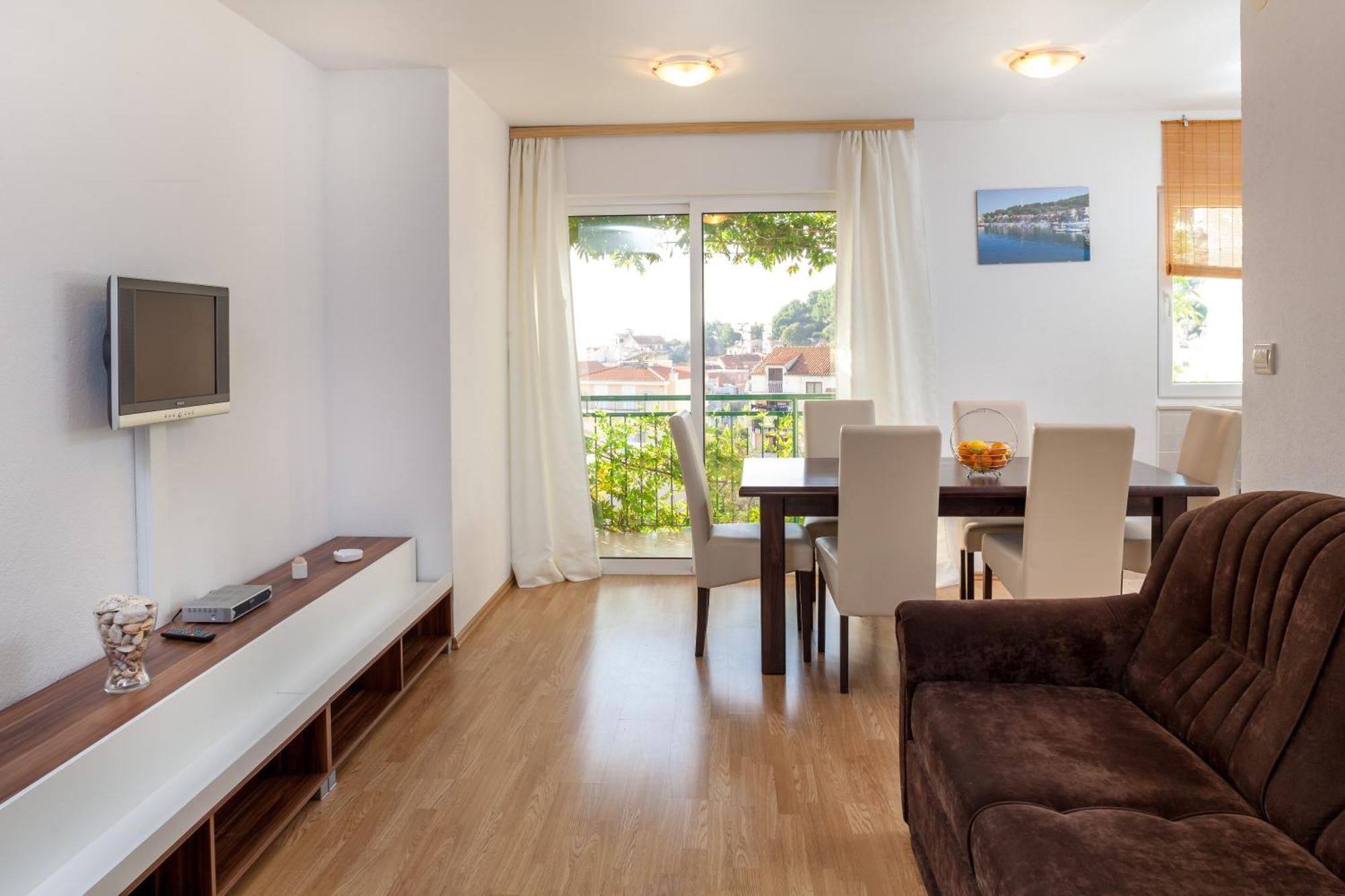 Apartments Leut 80M From The Sea Подгора Номер фото
