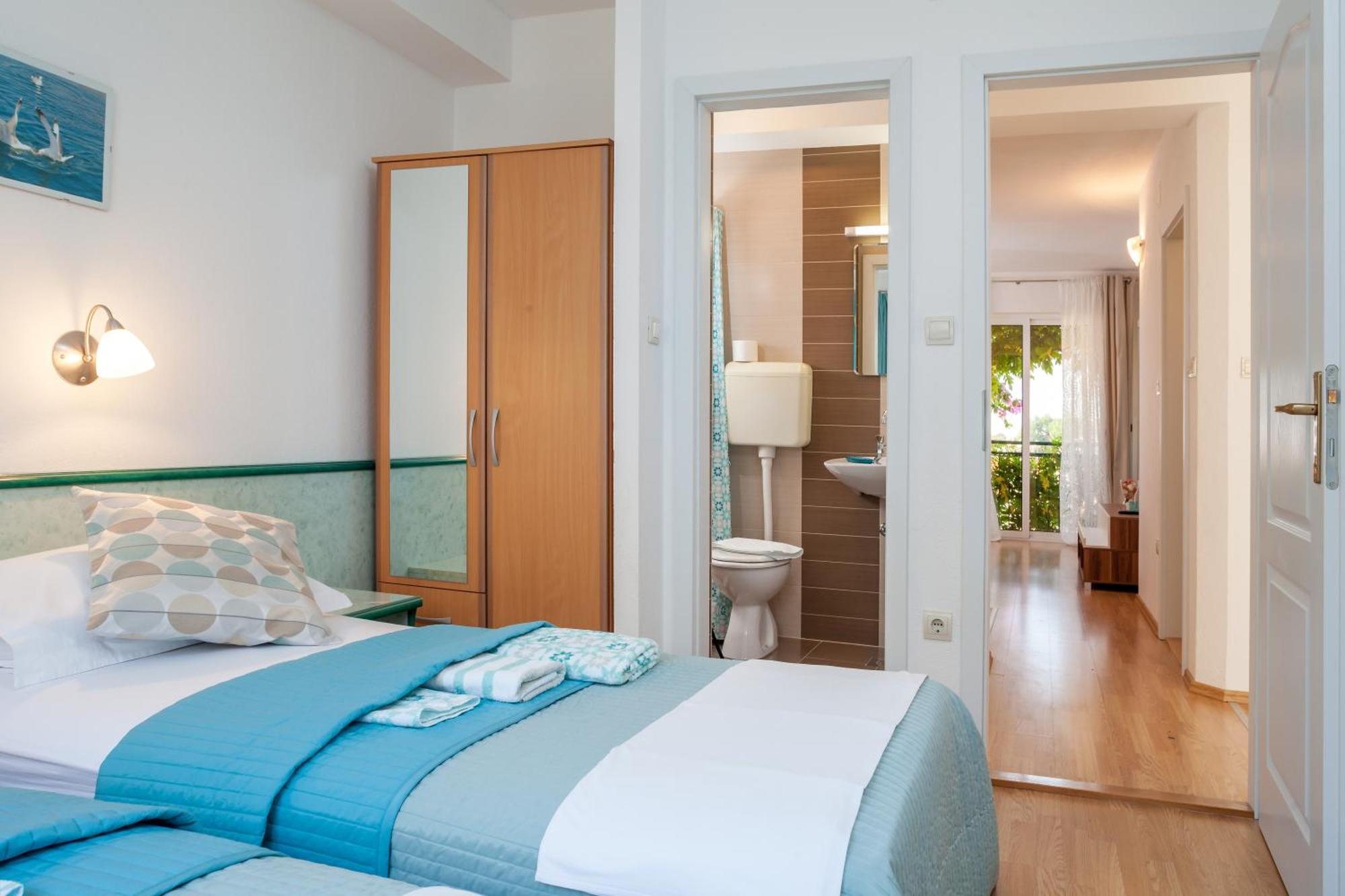 Apartments Leut 80M From The Sea Подгора Номер фото